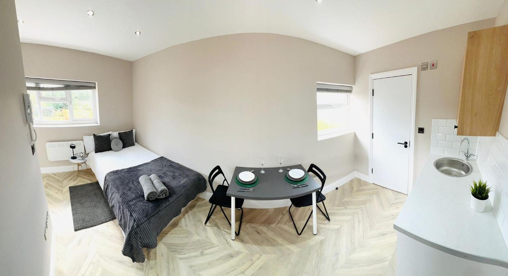London Heathrow Airport Only 5 Mins To Airport Guest house West Drayton (Middlesex)