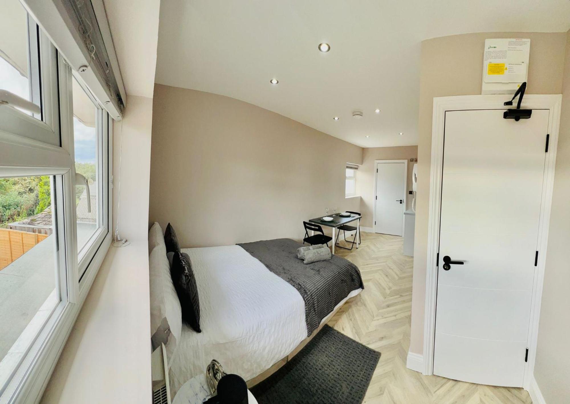 London Heathrow Airport Only 5 Mins To Airport
