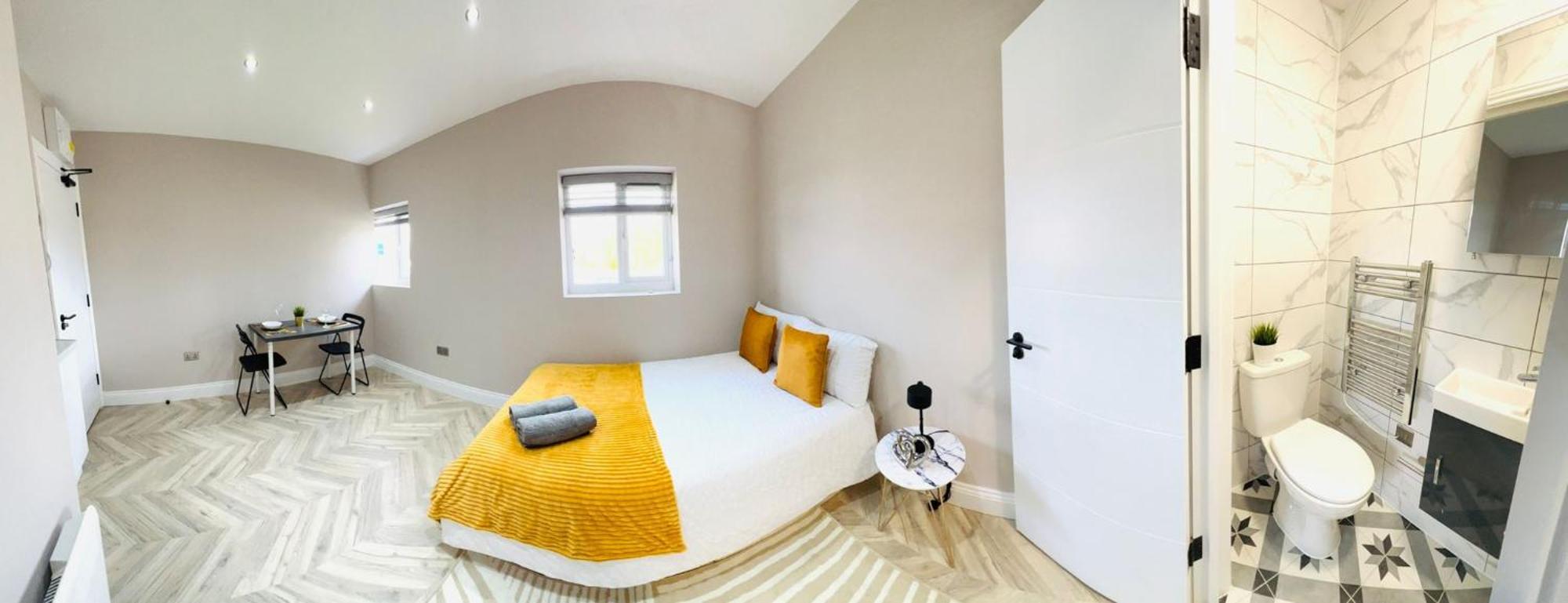 London Heathrow Airport Only 5 Mins To Airport Guest house West Drayton (Middlesex)