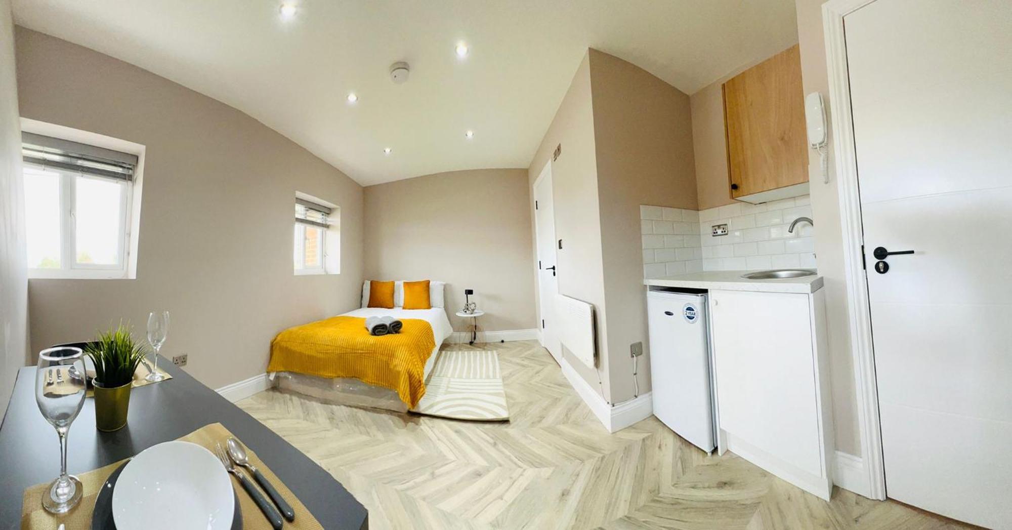 London Heathrow Airport Only 5 Mins To Airport West Drayton (Middlesex)