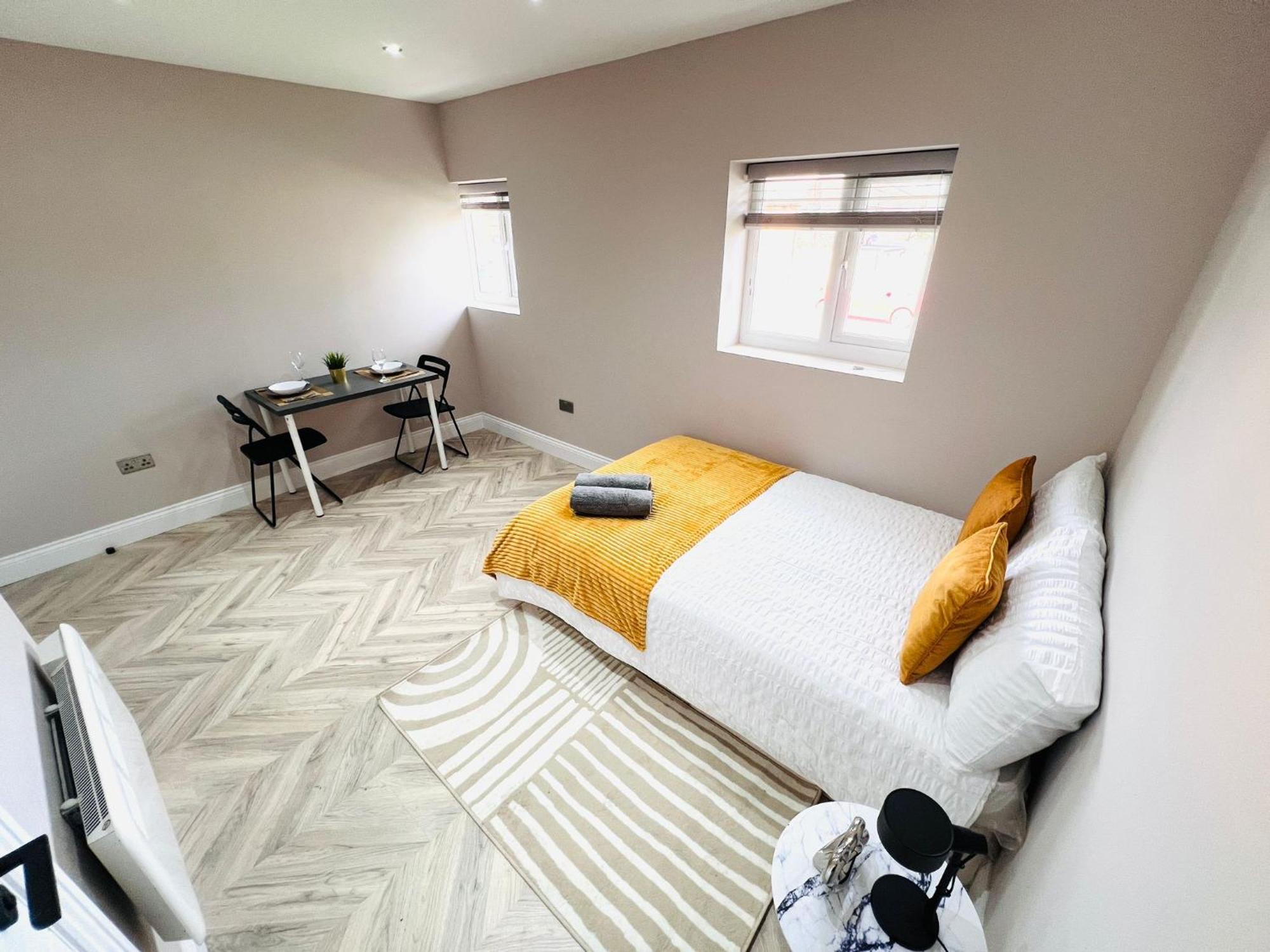 London Heathrow Airport Only 5 Mins To Airport