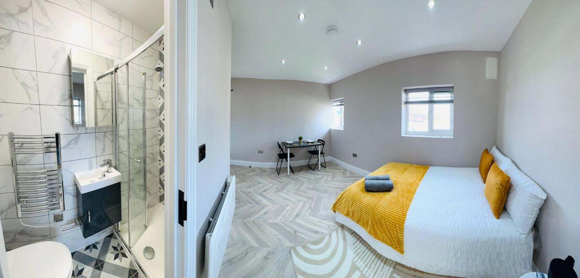 London Heathrow Airport Only 5 Mins To Airport Guest house