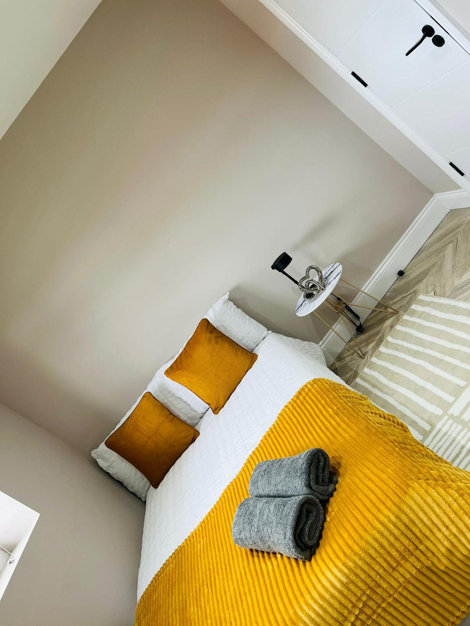 London Heathrow Airport Only 5 Mins To Airport West Drayton (Middlesex)