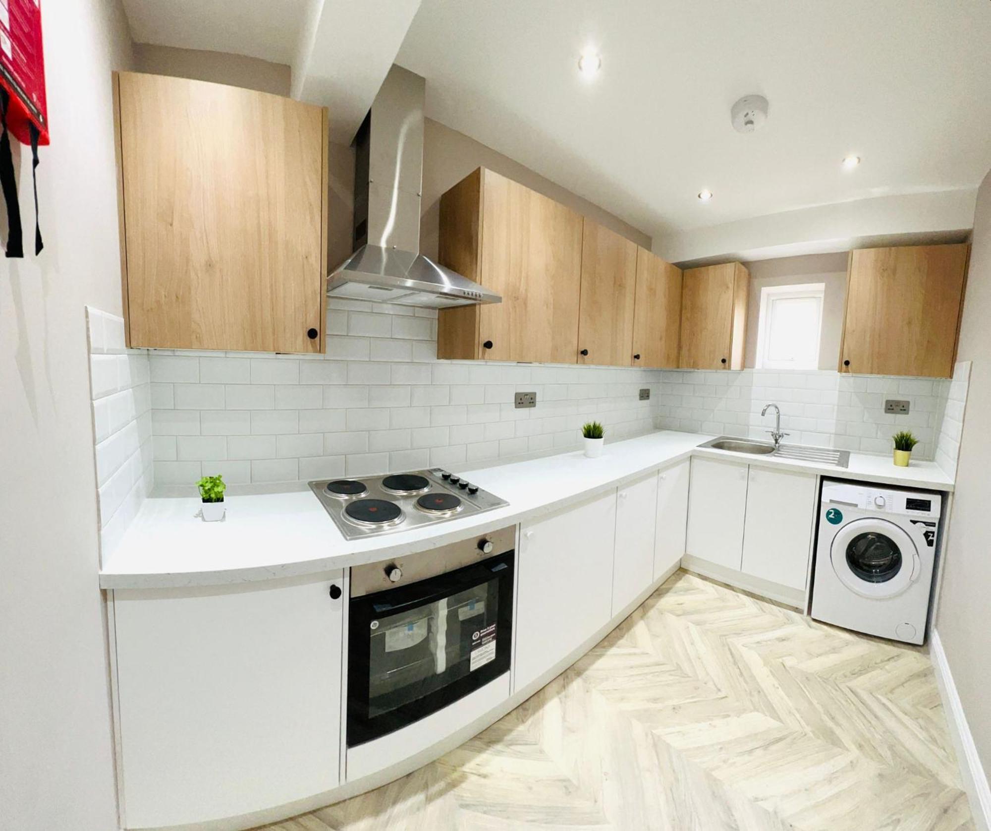 London Heathrow Airport Only 5 Mins To Airport * West Drayton (Middlesex)