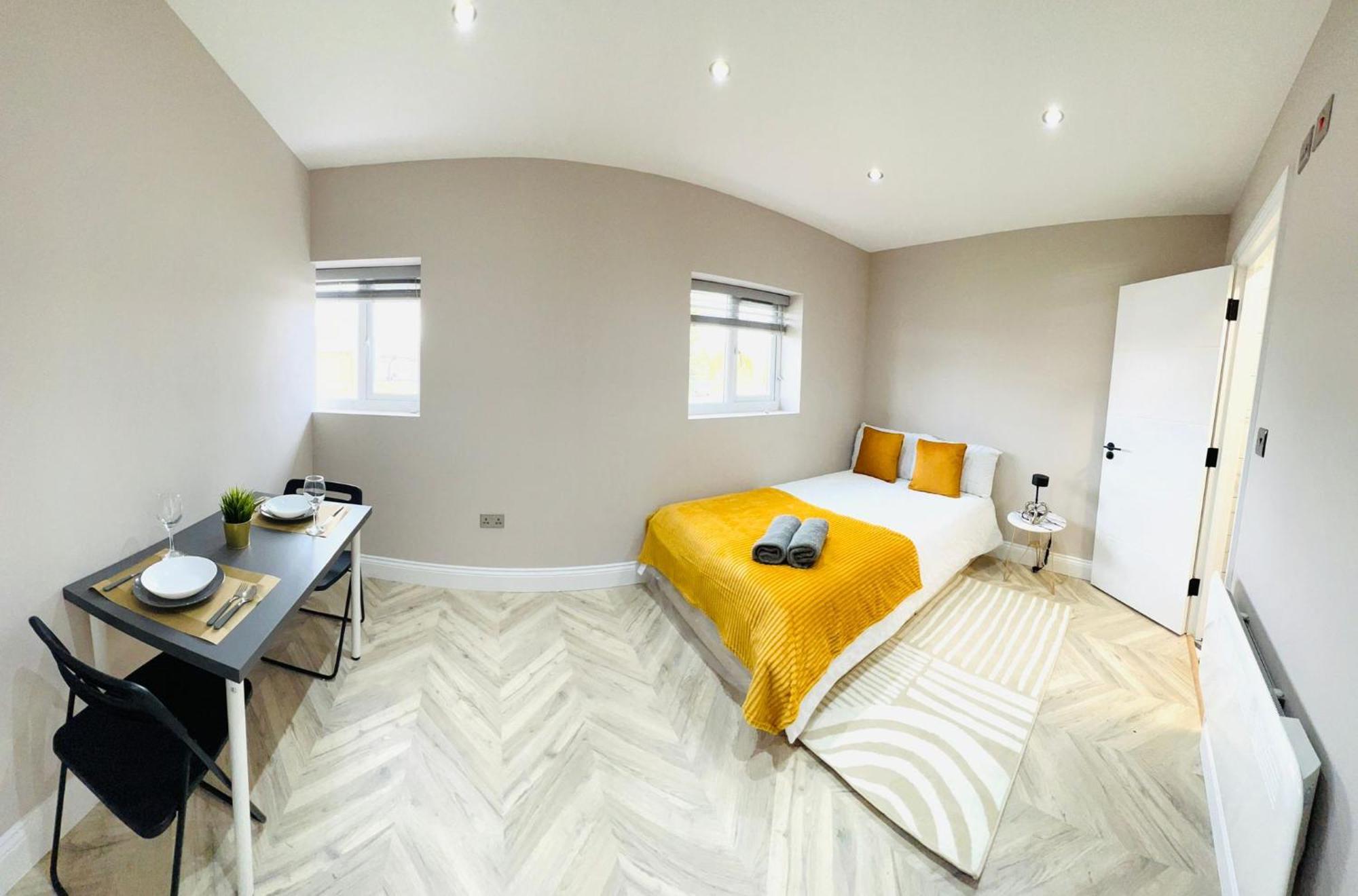London Heathrow Airport Only 5 Mins To Airport