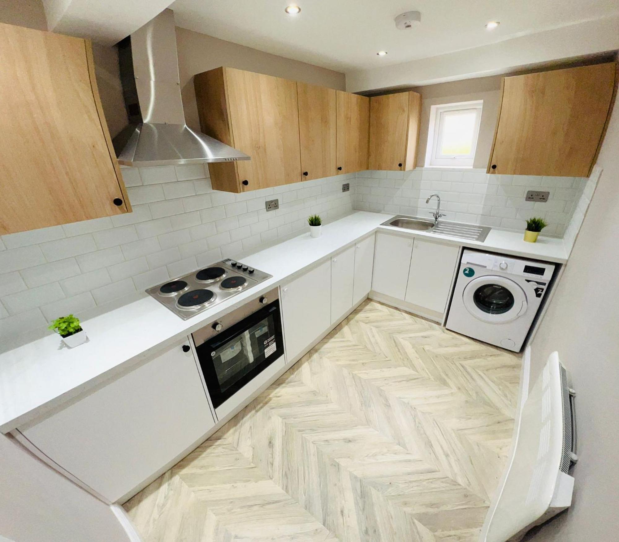 London Heathrow Airport Only 5 Mins To Airport Guest house