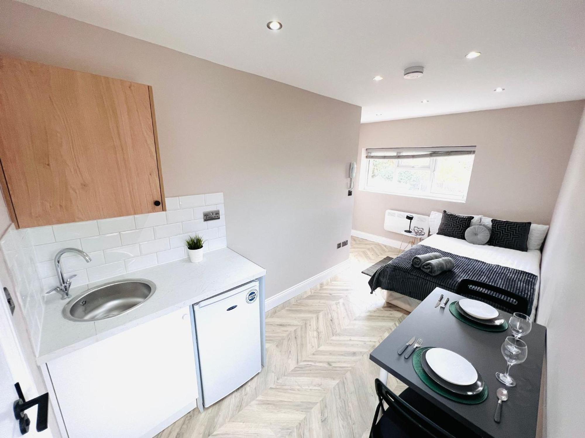 Guest house London Heathrow Airport Only 5 Mins To Airport West Drayton (Middlesex)